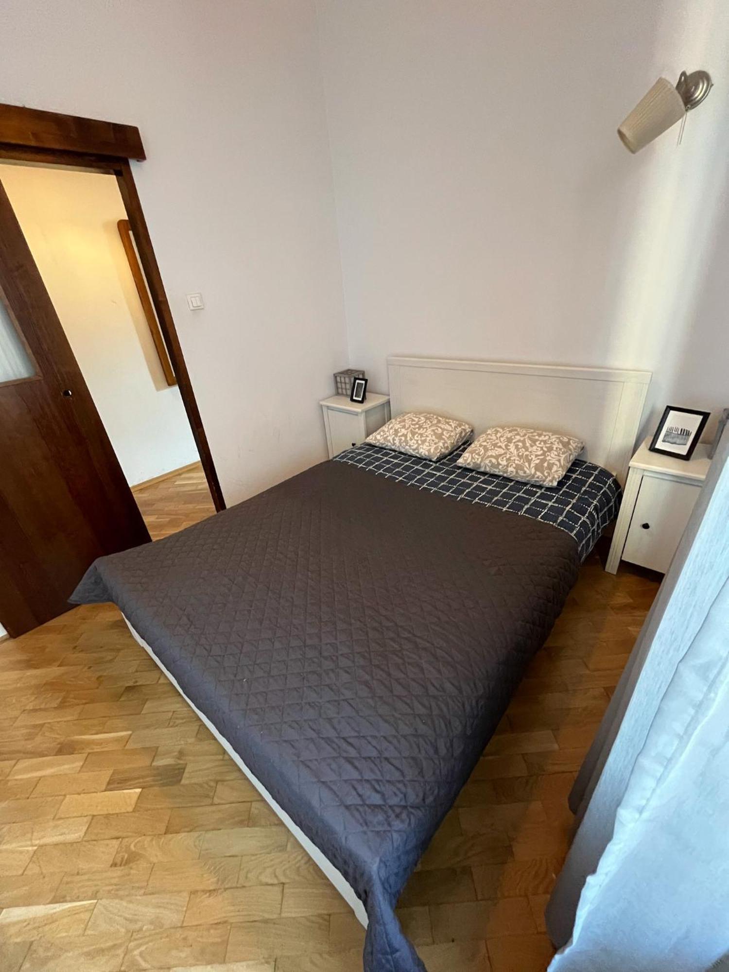 Downtown Apartment B Krakow Bagian luar foto