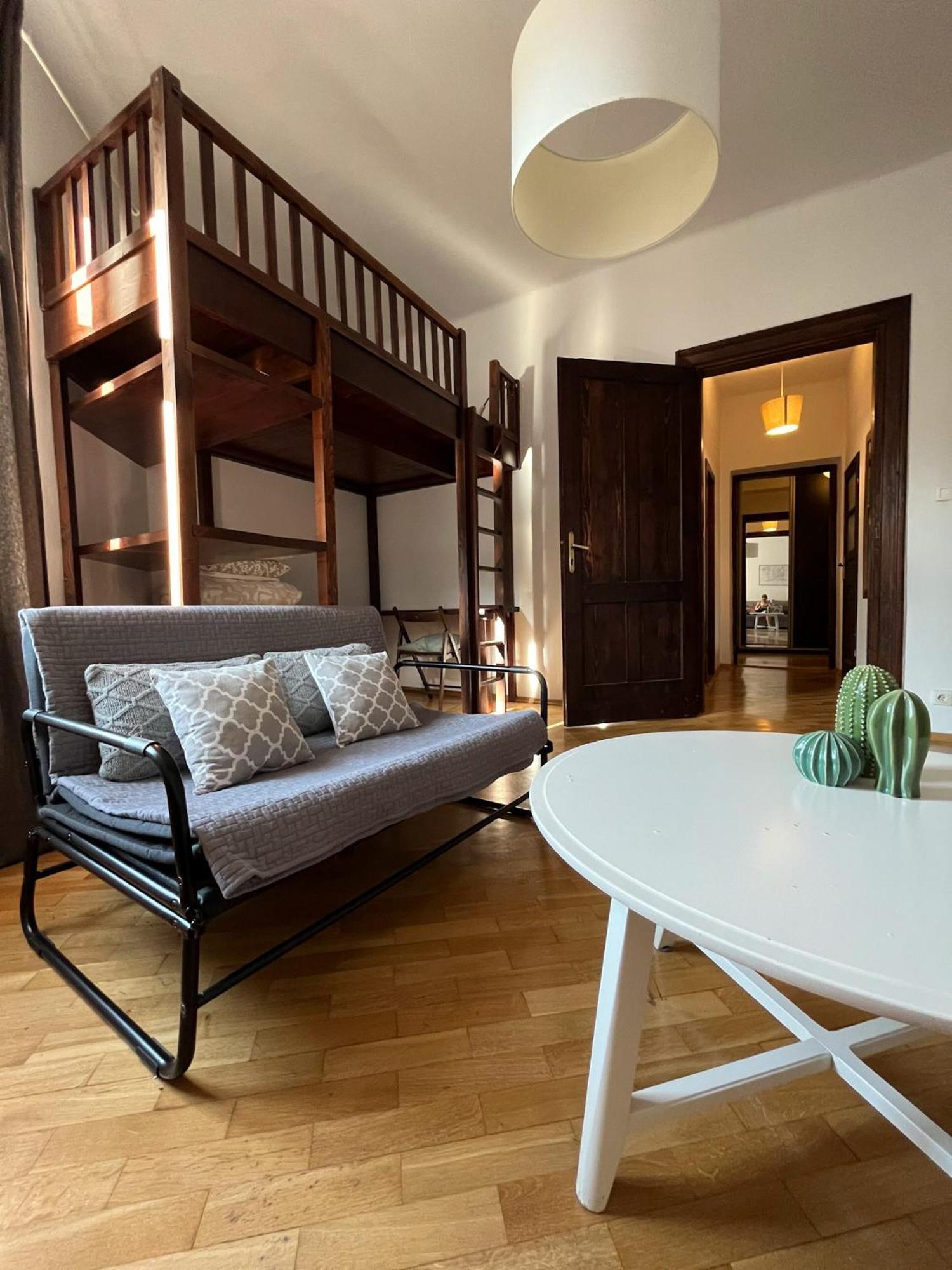 Downtown Apartment B Krakow Bagian luar foto